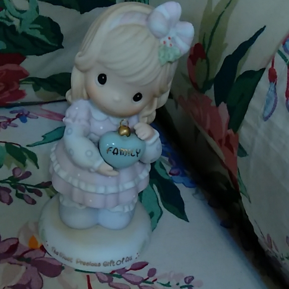 Vintage Precious Moments Little girl  blue heart - Picture 3 of 5